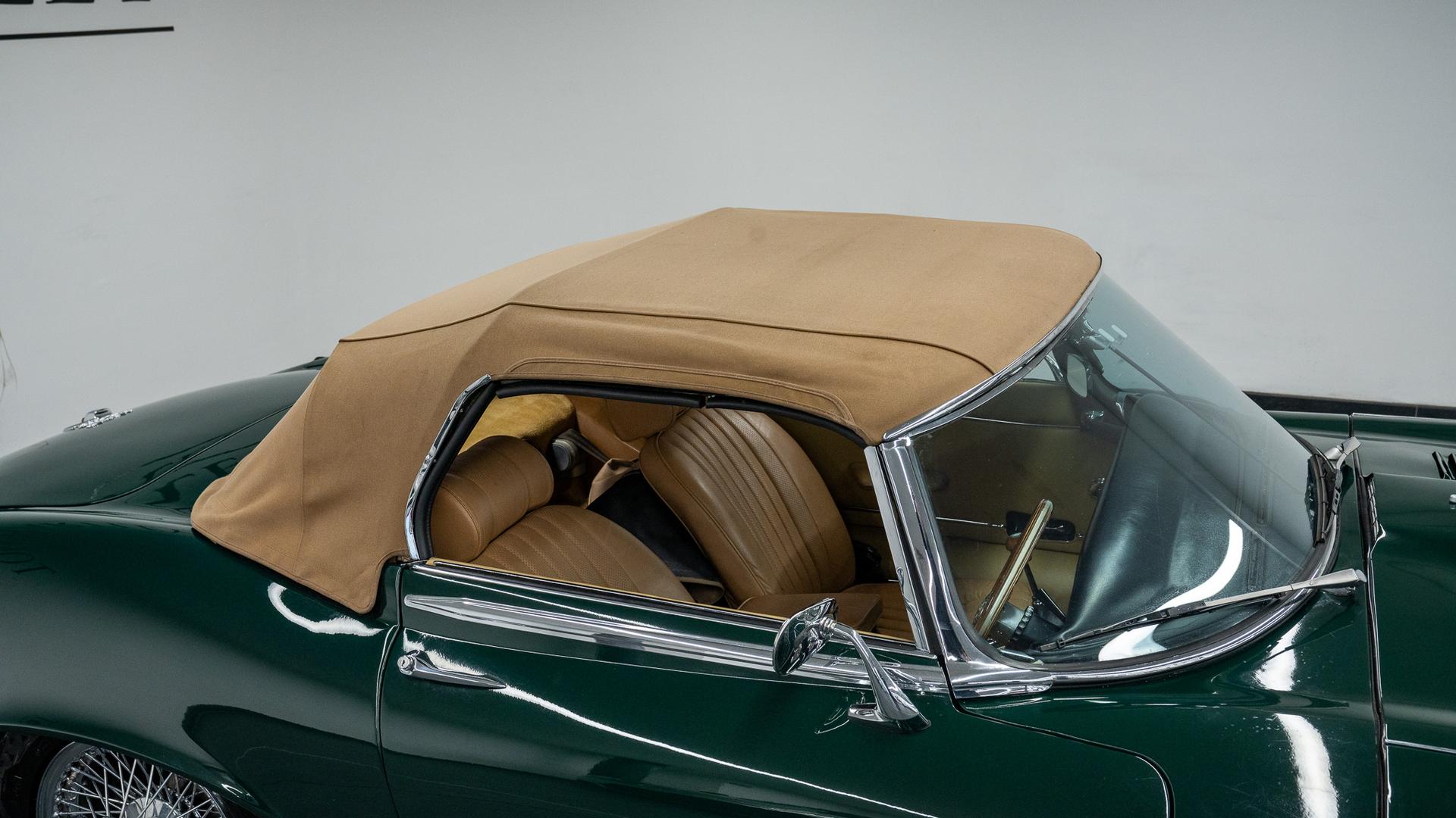 Jaguar E-Type Photo 4cb88733-9b9c-4b1f-8589-74154af64572.jpg