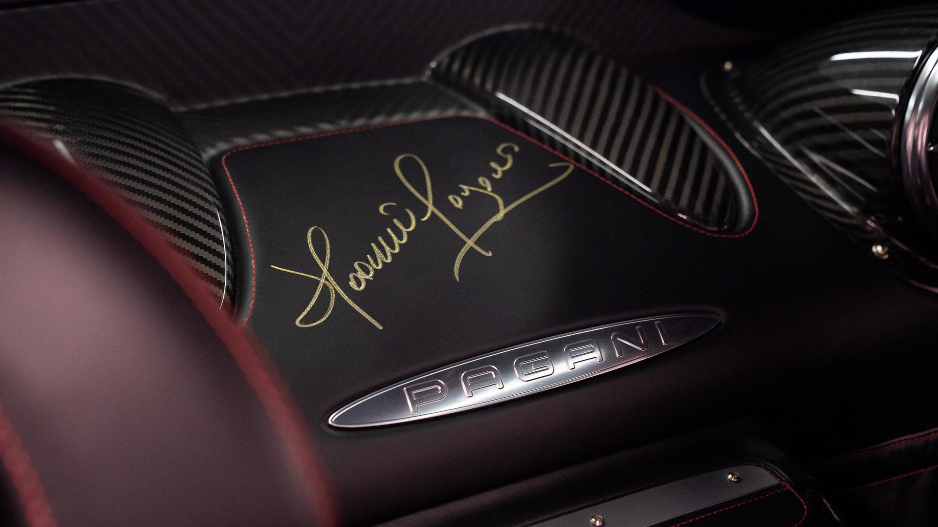 Pagani Huayra Photo 4cba79ac-1107-41a2-a0f3-998bd52248ba.jpg