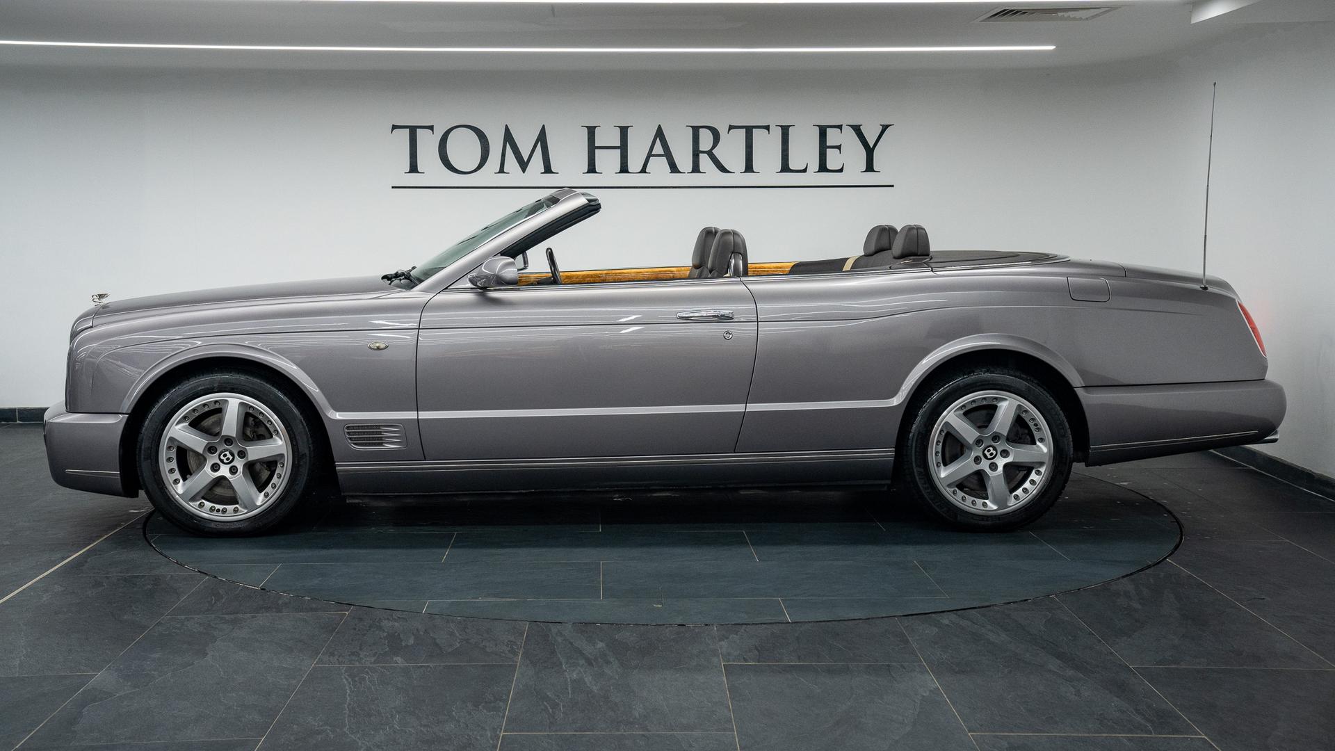 Bentley Azure Photo 4cc5d19a-df0b-4d8f-aa0b-f9002167469b.jpg