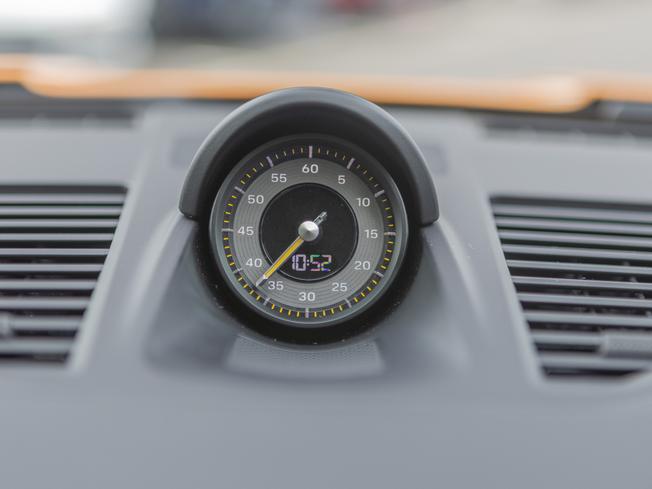 PORSCHE 911 Photo 17