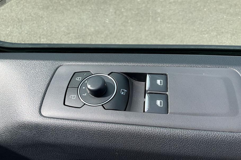 Used Ford TRANSIT CUSTOM L2DCIVSPORT2 17