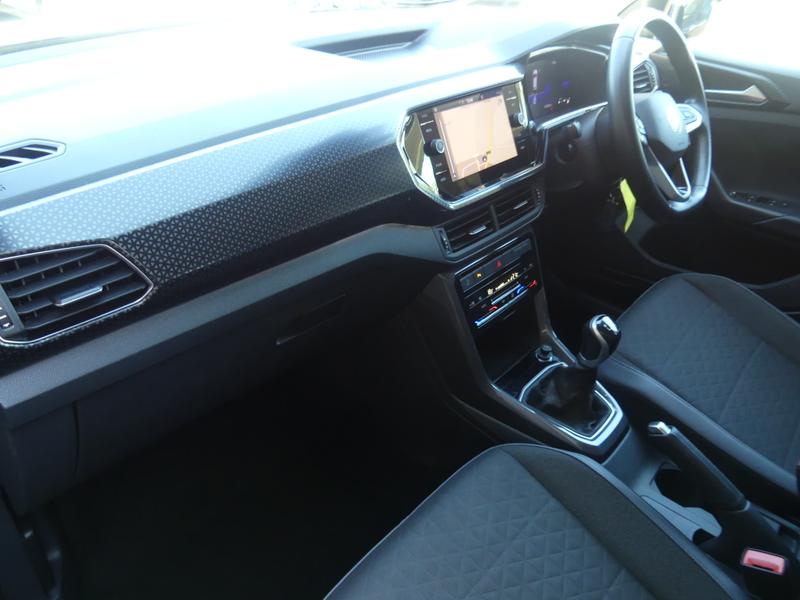 Volkswagen T-Cross Photo 4cfa8a74-8d2a-4c54-849d-732949211d19.jpg
