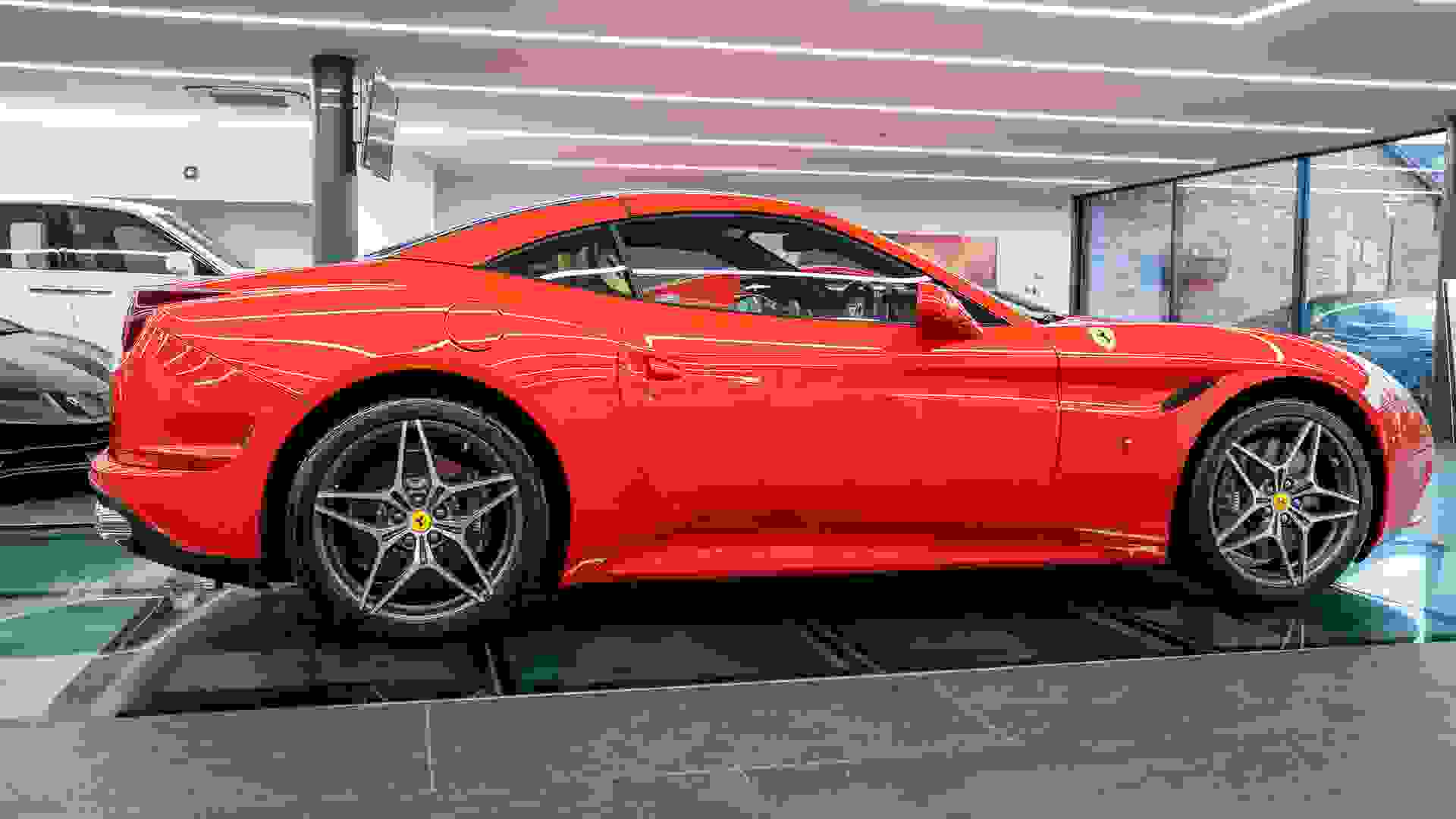 Ferrari California Photo 4d2505f8-391b-4653-b103-139cbc40079a.jpg