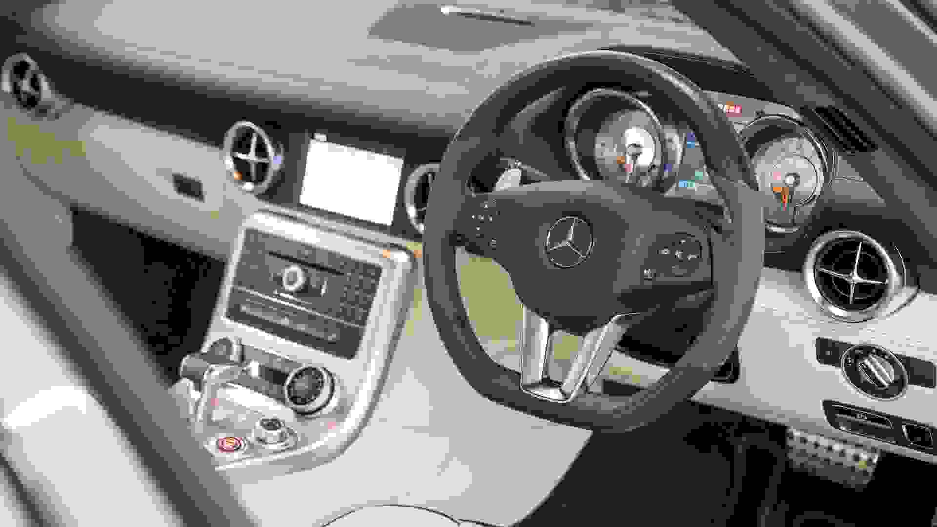 Mercedes-Benz SLS Photo 4d39a0af-020e-4730-93c8-f7e095630fea.jpg