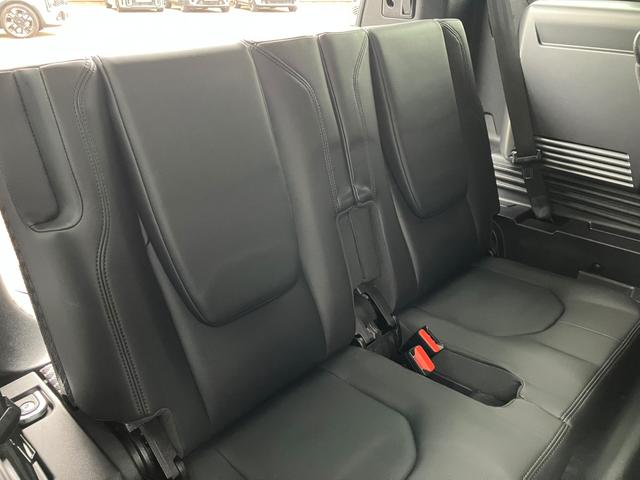 Land Rover Defender 110 Photo 4d40bc8f-f803-4674-9029-491a0c7705b7.jpg