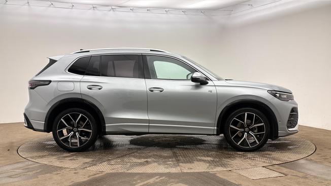 VOLKSWAGEN Tiguan Photo 4