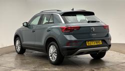 Volkswagen T-Roc Photo 3