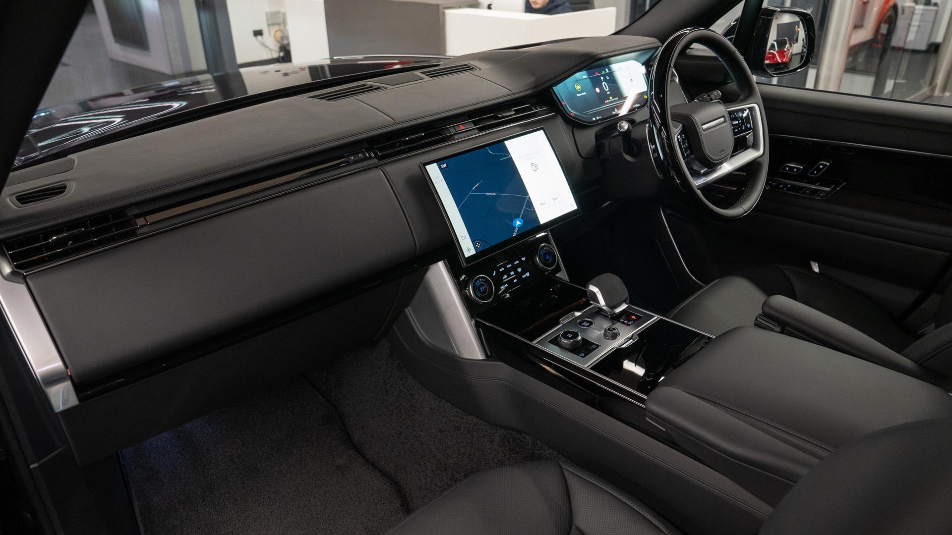 Land Rover Range Rover Photo 4d51f8f1-5f73-4a21-bcf7-aa8bb90a2bda.jpg