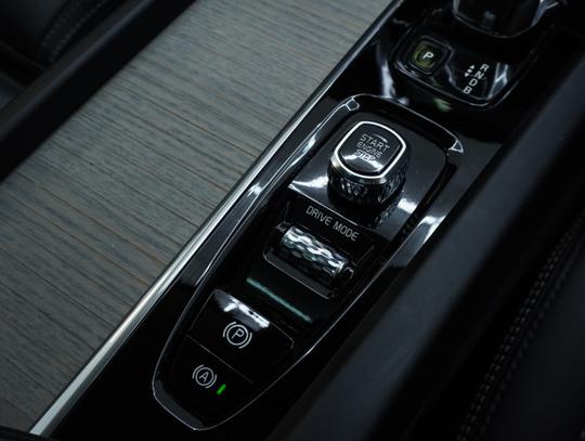 Volvo XC60 Photo 4d777758-effa-4596-a780-26cc9f9dba30.jpg
