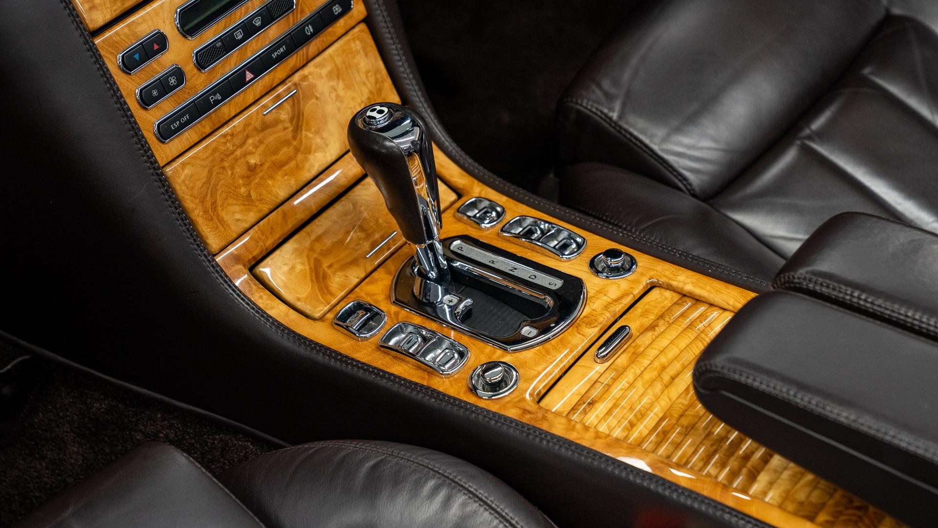 Bentley Azure Photo 4dae382d-5d0d-4596-8de0-d1c40221ecd2.jpg