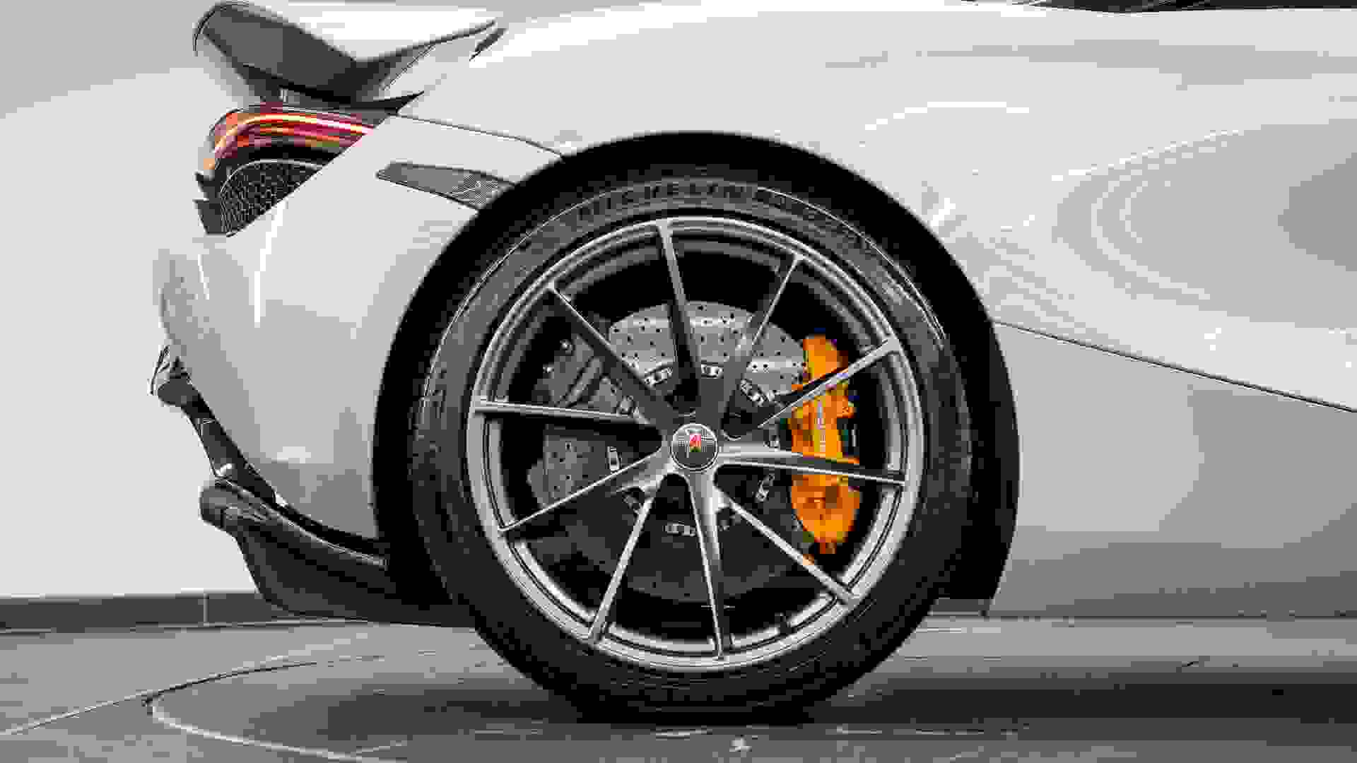 McLaren 720S Photo 4dc92d13-27c9-4952-98c9-d4a5421c847c.jpg