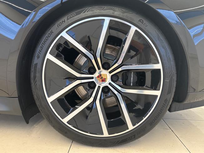 PORSCHE Taycan Photo 25