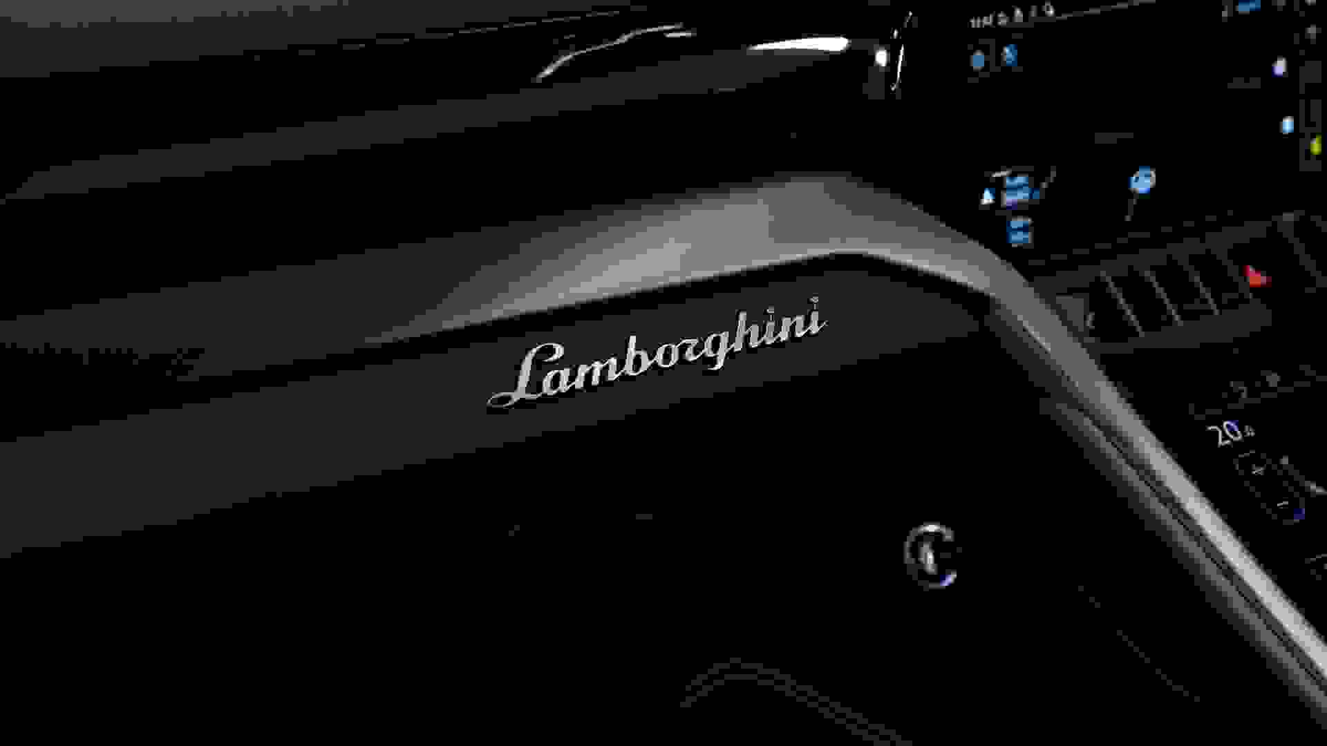 Lamborghini Urus S Photo 4dd44720-63a4-45d5-b045-4c130e182175.jpg