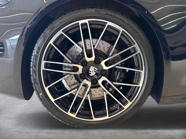 PORSCHE 911 Photo 17