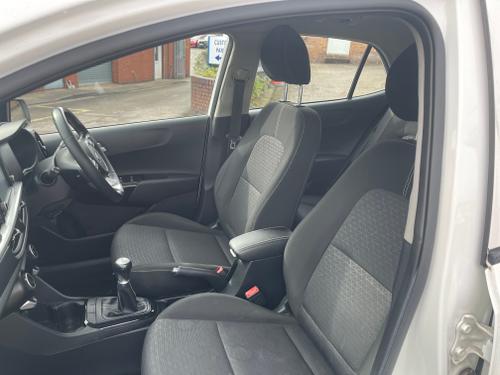 Kia Picanto Photo 4dddb564-ae14-4395-bdc7-0fbed19cea18.jpeg