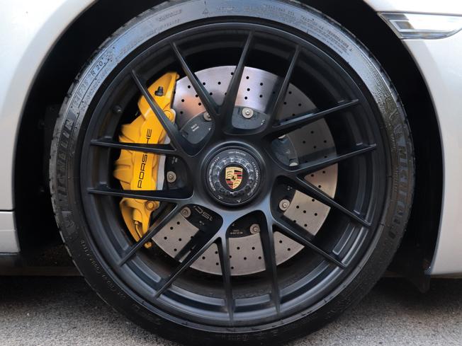 PORSCHE 911 Photo 4