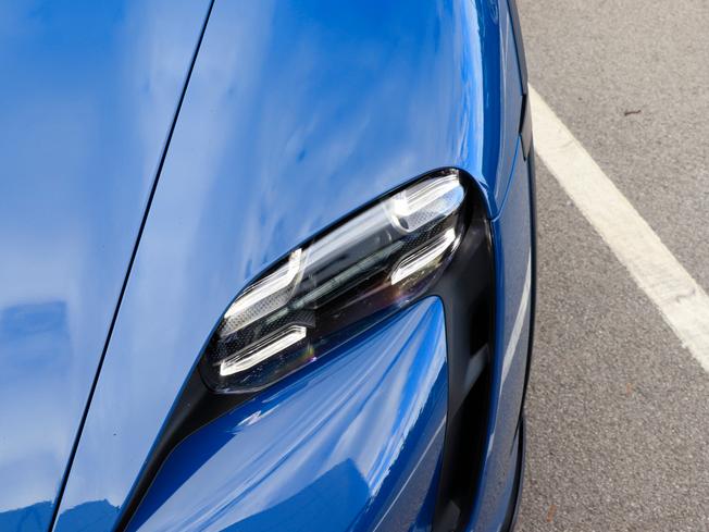 PORSCHE Taycan Photo 9