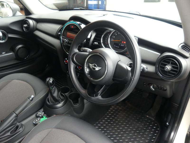 MINI Hatch Photo 4dea2c94-cc2d-492b-9338-fd7ba392b497.jpg