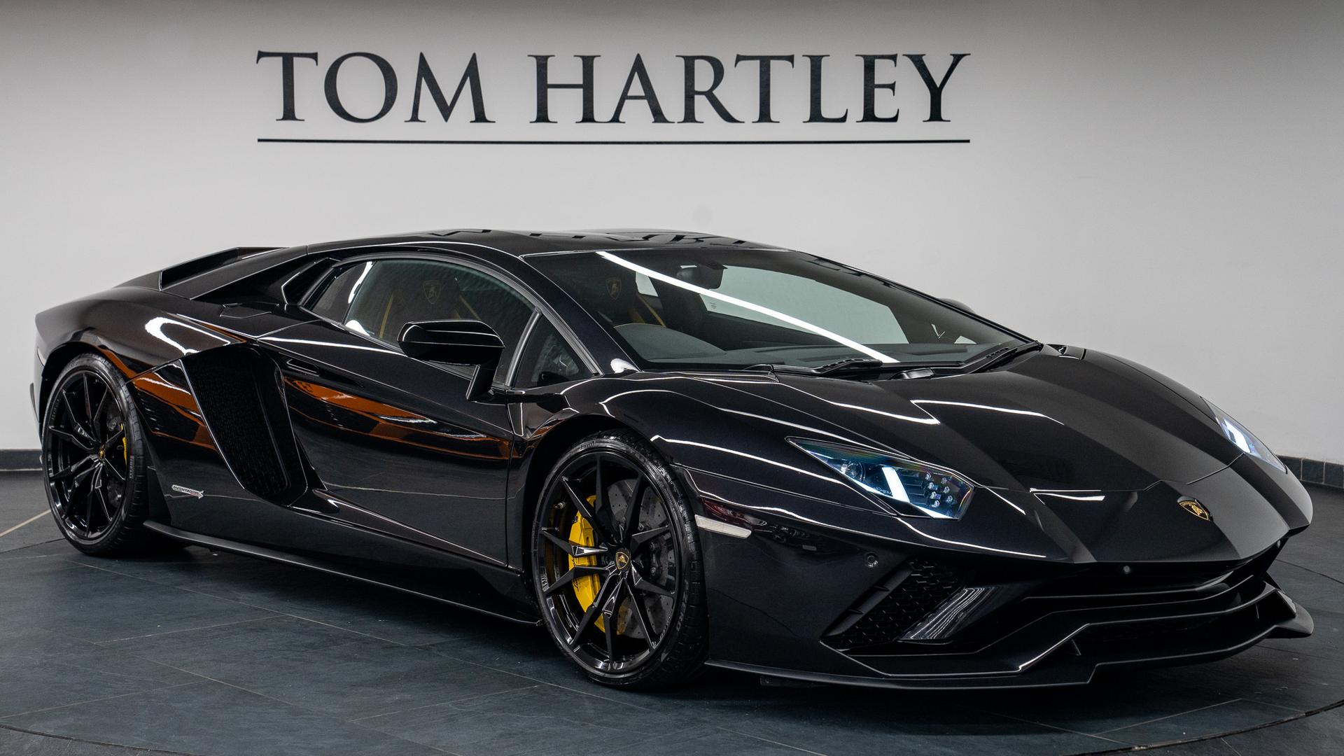 LAMBORGHINI Aventador Photo 4df7a65b-df8a-4568-af84-2fe246f141e3.jpg