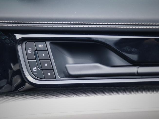 PORSCHE Panamera Photo 19