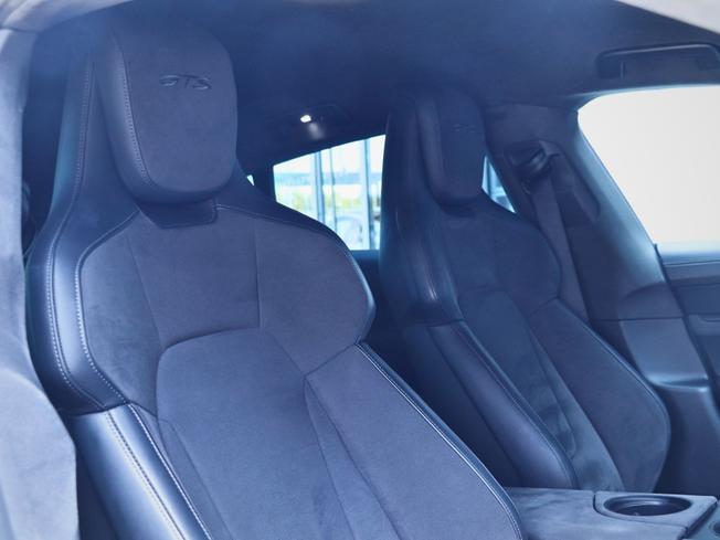 PORSCHE Taycan Photo 22
