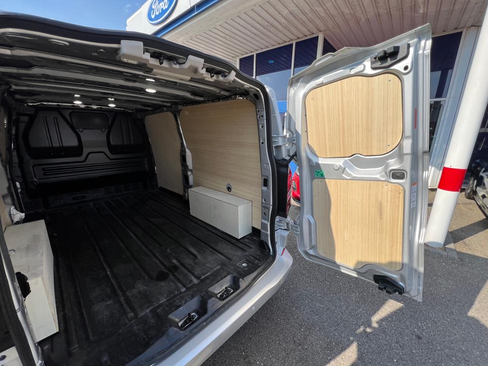 Ford Transit Custom Photo 4e09f29e-ddb4-46e5-a84b-5e39ee6a913b.jpeg