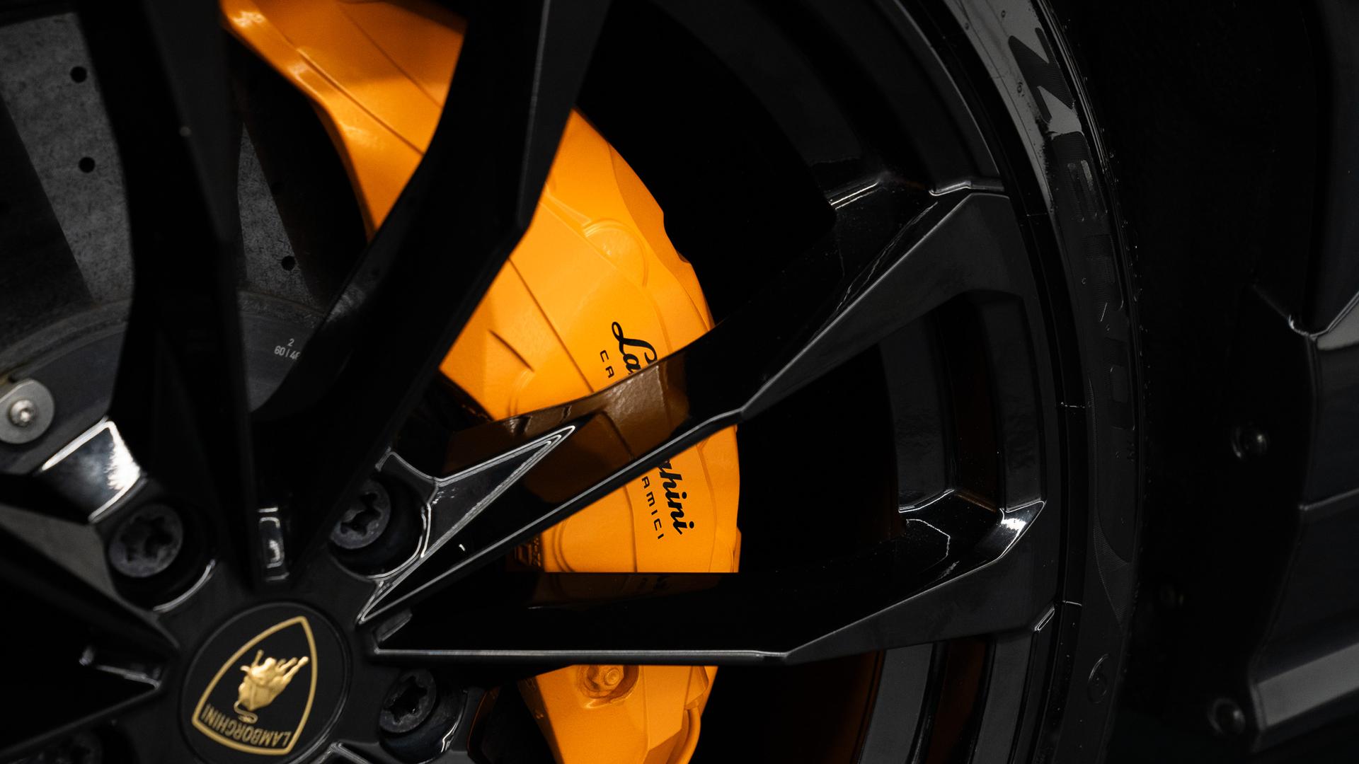 LAMBORGHINI Urus Photo 4e118f13-390d-43ae-9ebe-b126da61b650.jpg