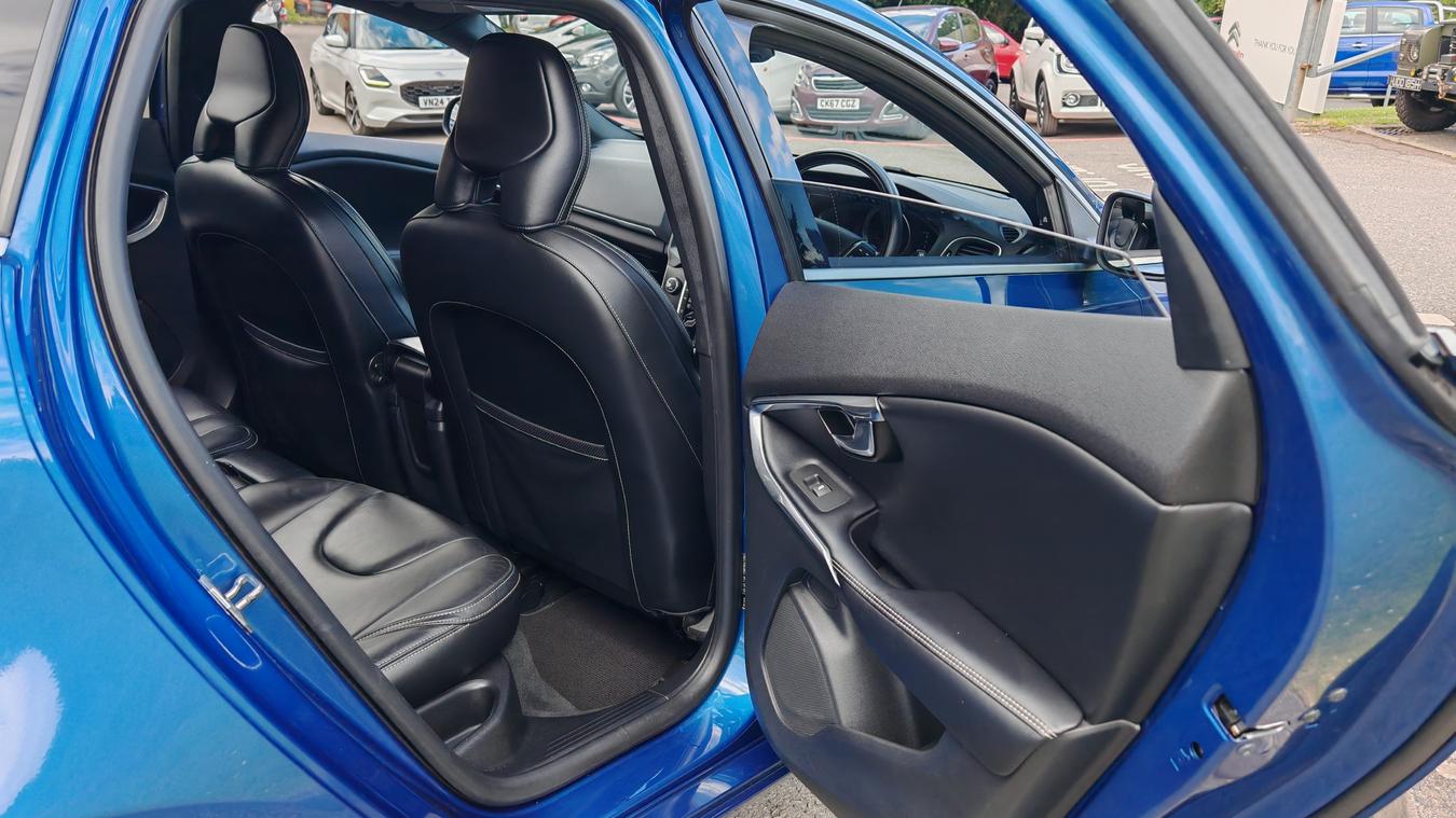 Used Volvo V40 RX66YXR 15