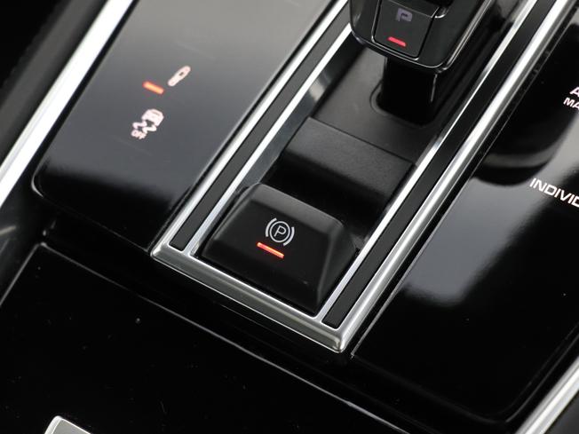 PORSCHE Panamera Photo 26