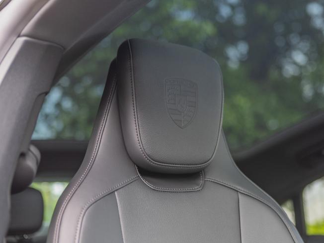 PORSCHE Taycan Photo 11