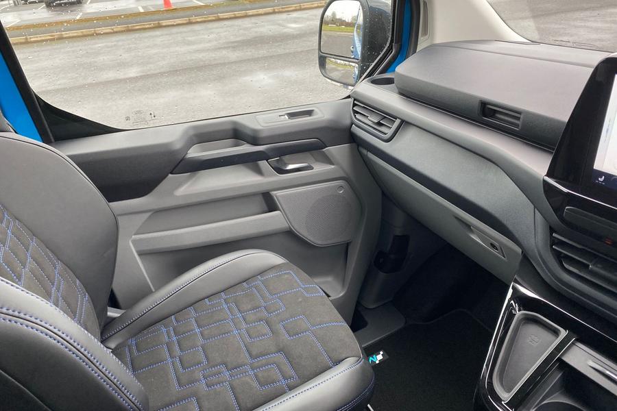 Ford E-TRANSIT CUSTOM Photo 4e6a065e-5fef-4a7a-93cb-1d9ea4a0252d.jpg