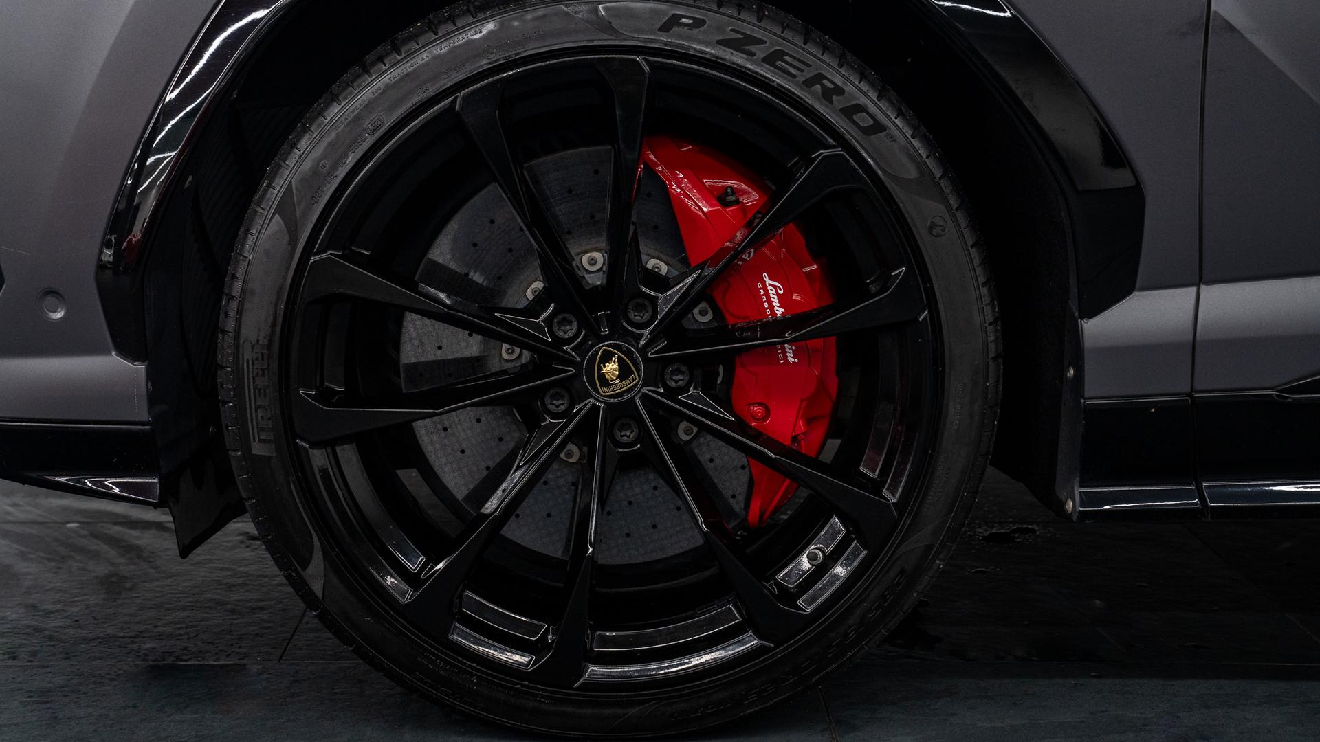 LAMBORGHINI Urus Photo 4e6c4490-a8aa-4bb7-857b-46f0e62b437e.jpg