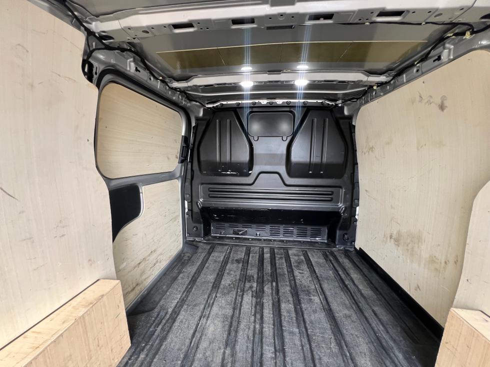 Ford Transit Custom Photo 4e8ab90d-6735-484a-b70e-9caabd0201e9.jpeg