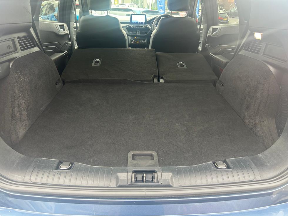 Ford Kuga Photo 4e98a5b2-8684-4b01-a4c2-5923582c42ca.jpeg