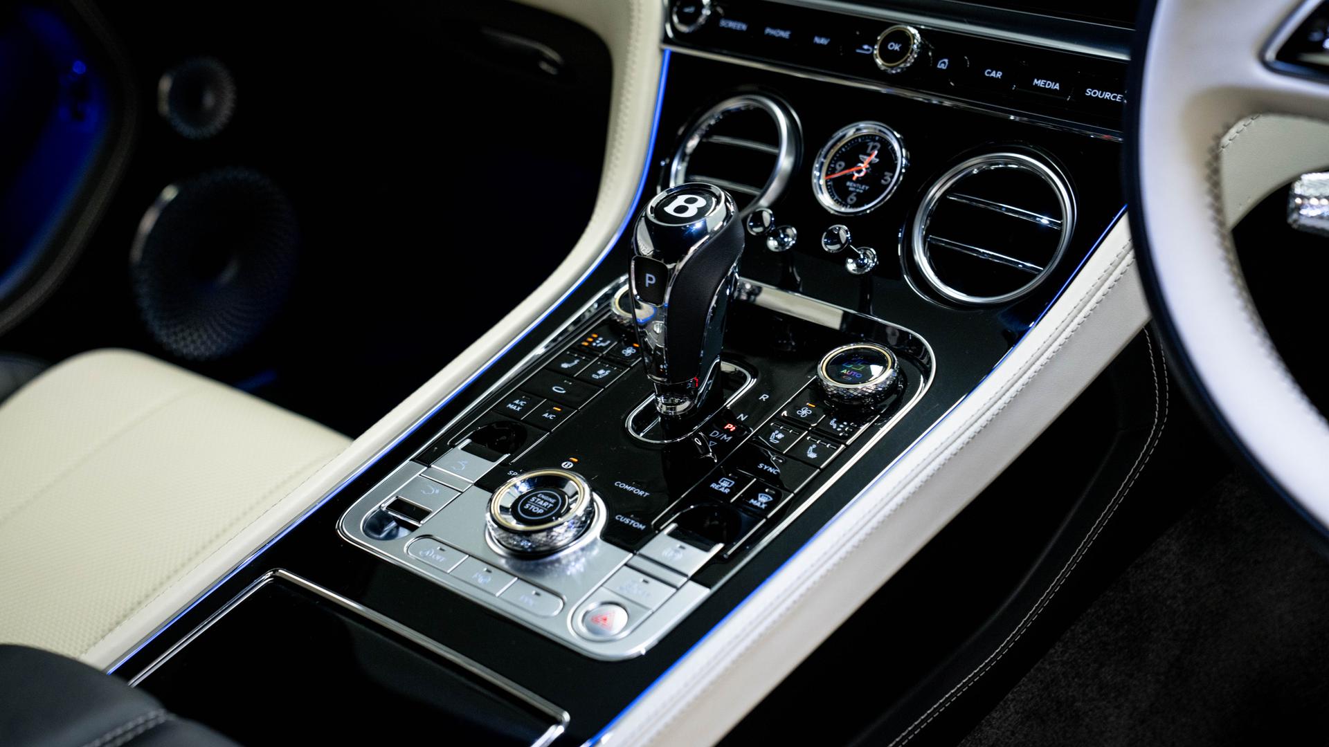 Bentley Continental Photo 4ebab3c2-30c1-40e8-8d7f-5a4643378d75.jpg