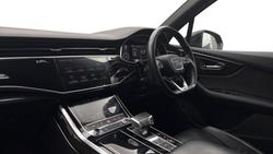 AUDI Q7 Photo 2