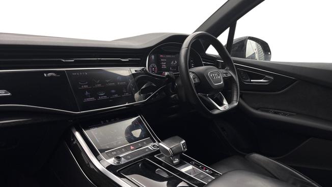 AUDI Q7 Photo 2