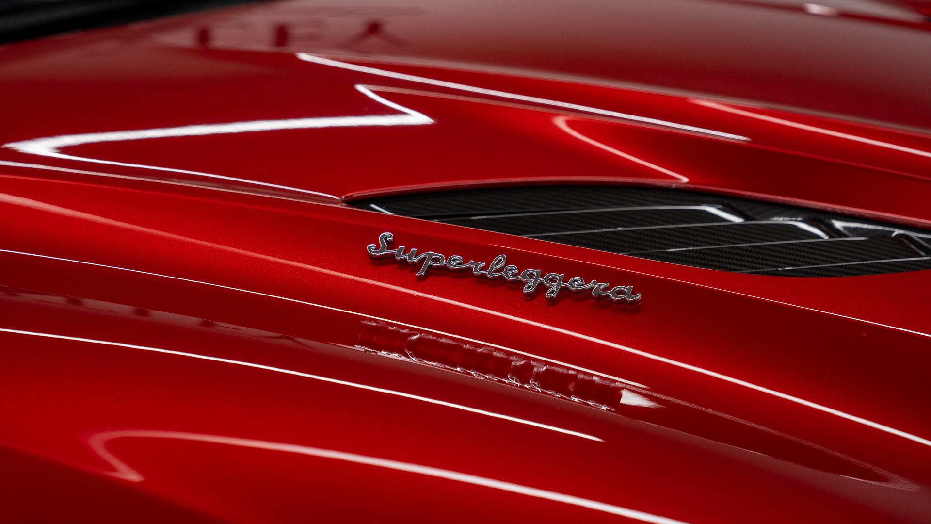 Aston Martin DBS Photo 4ed3ff6c-d643-4050-a497-cc40a2c075d9.jpg
