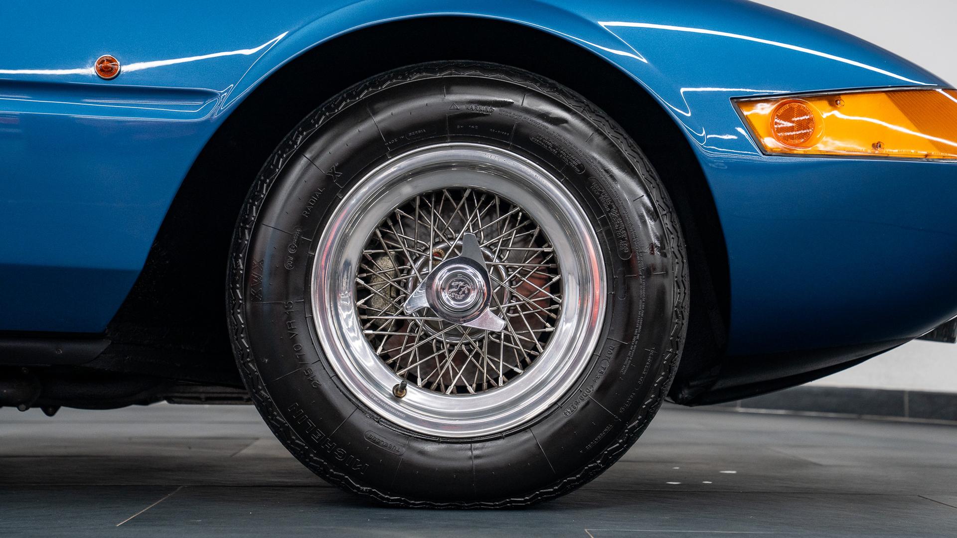Ferrari 365 GTB/4 Daytona Photo 4ee79719-1ea9-43f4-8485-a34b65072cf7.jpg