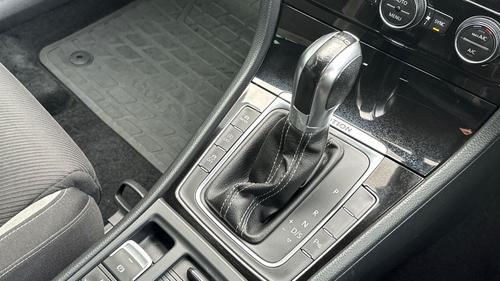 Volkswagen Golf Photo 4efe6901-d4b5-4f64-8d67-14a06a2af0d5.jpg