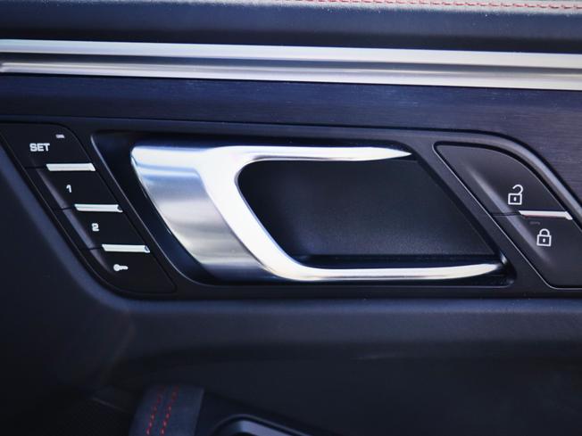 PORSCHE Macan Photo 23