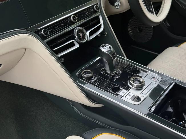 BENTLEY Flying Spur Photo 17