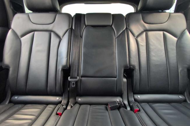 AUDI Q7 Photo 42
