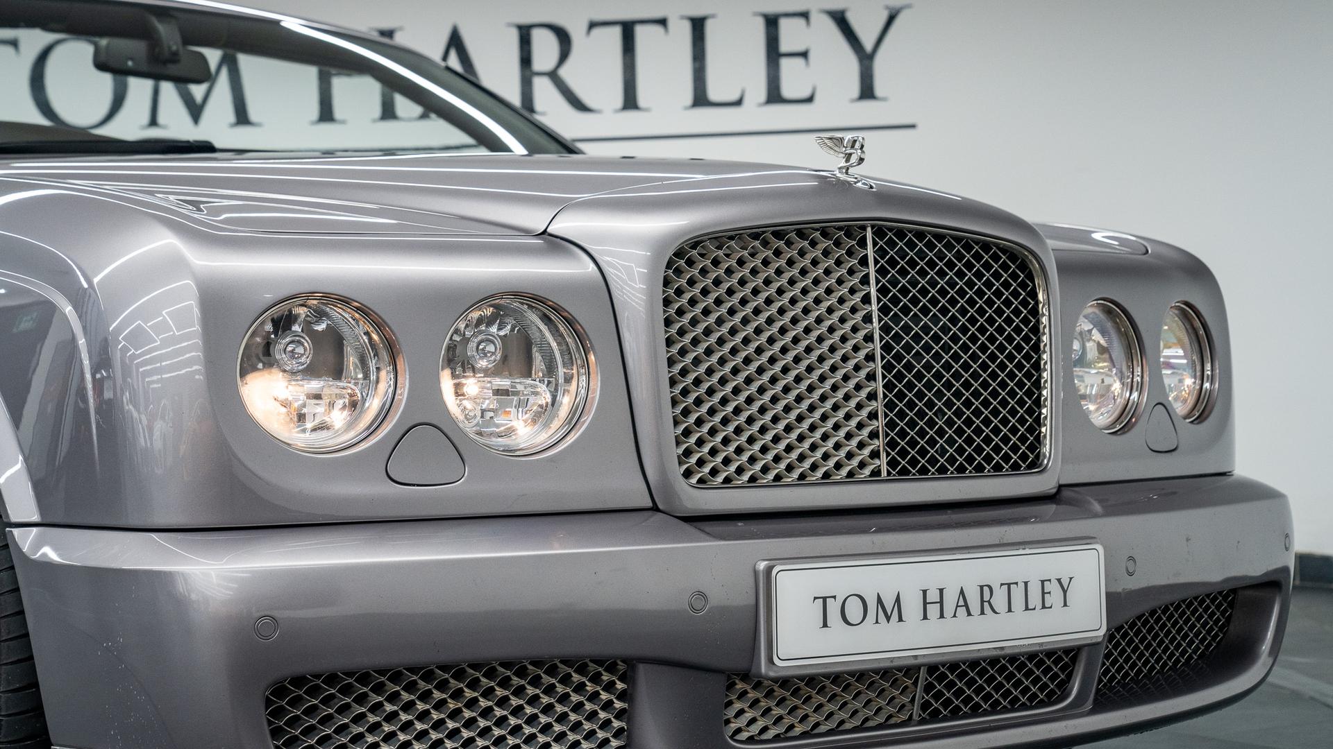 Bentley Azure Photo 4f3cd155-cc26-487a-bb18-0b721658d88d.jpg