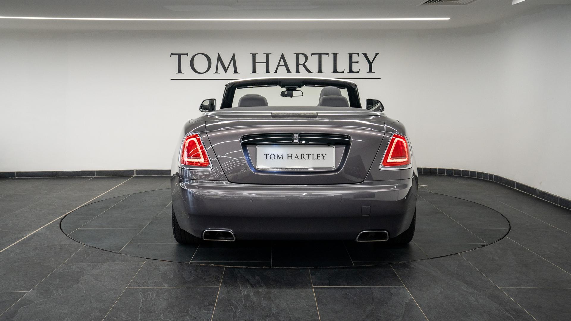 Rolls-Royce Dawn Photo 4f60032d-b2de-43e0-b44c-da70669e4452.jpg