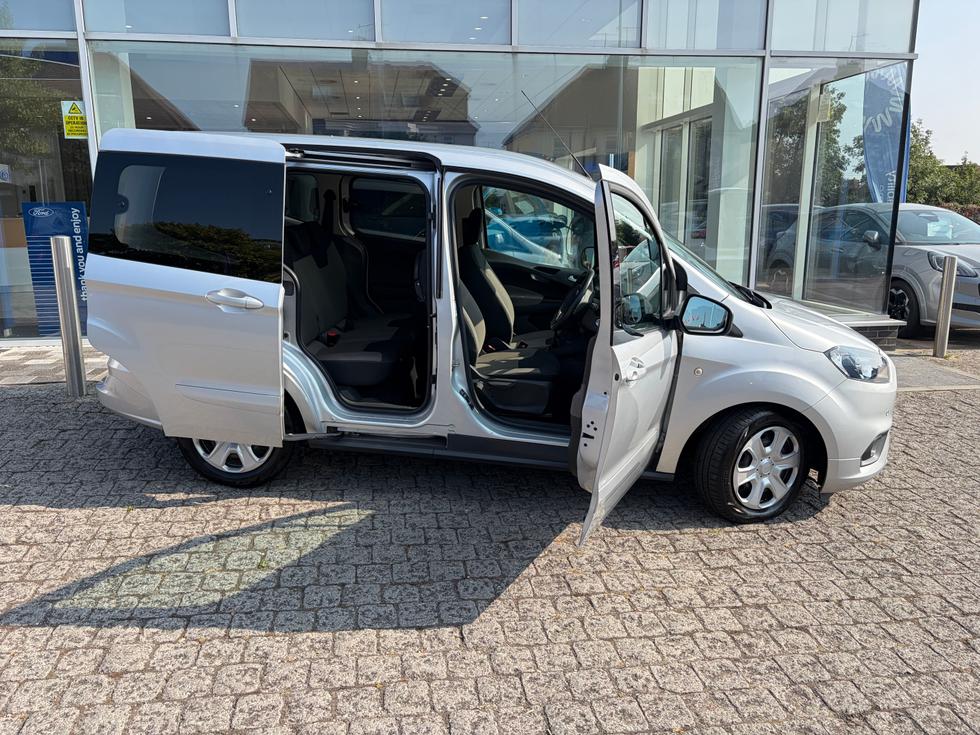Ford Tourneo Courier Photo 4f67b50d-5c86-4b03-b368-d57053e2f3d7.jpeg
