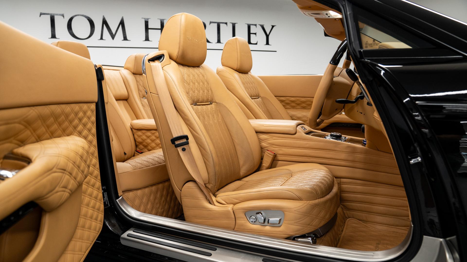 Rolls-Royce Dawn Photo 4f72315b-3695-4f9d-a742-b671cac67c28.jpg