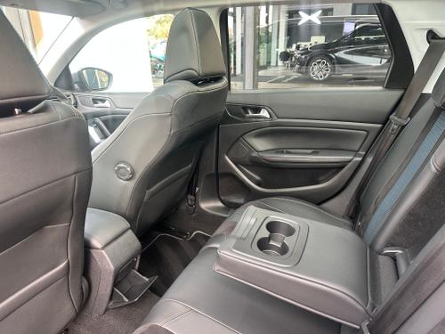 Peugeot 308 SW Photo 4f73b42e-640e-44e8-ada7-04dd4c656bd4.jpeg