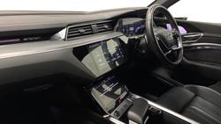 AUDI e-tron Photo 2