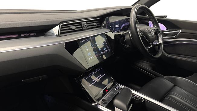 AUDI e-tron Photo 2